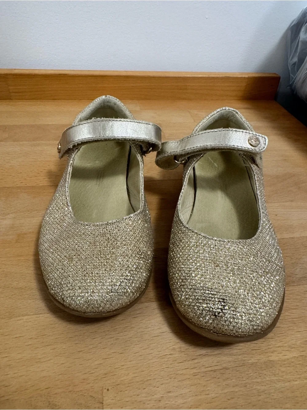 Naturino Girls Sparkle Mary Jane Shoes in Light Gold - size 30